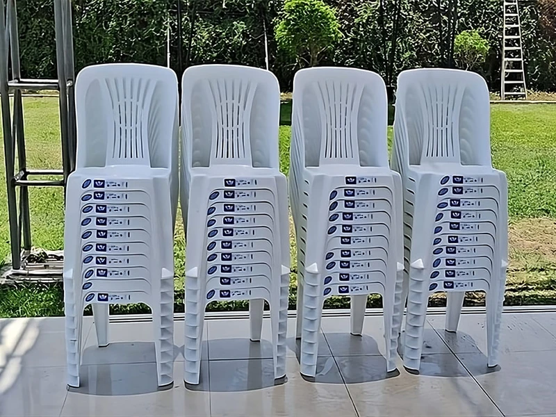 Chaises en plastique modèle Fiesta